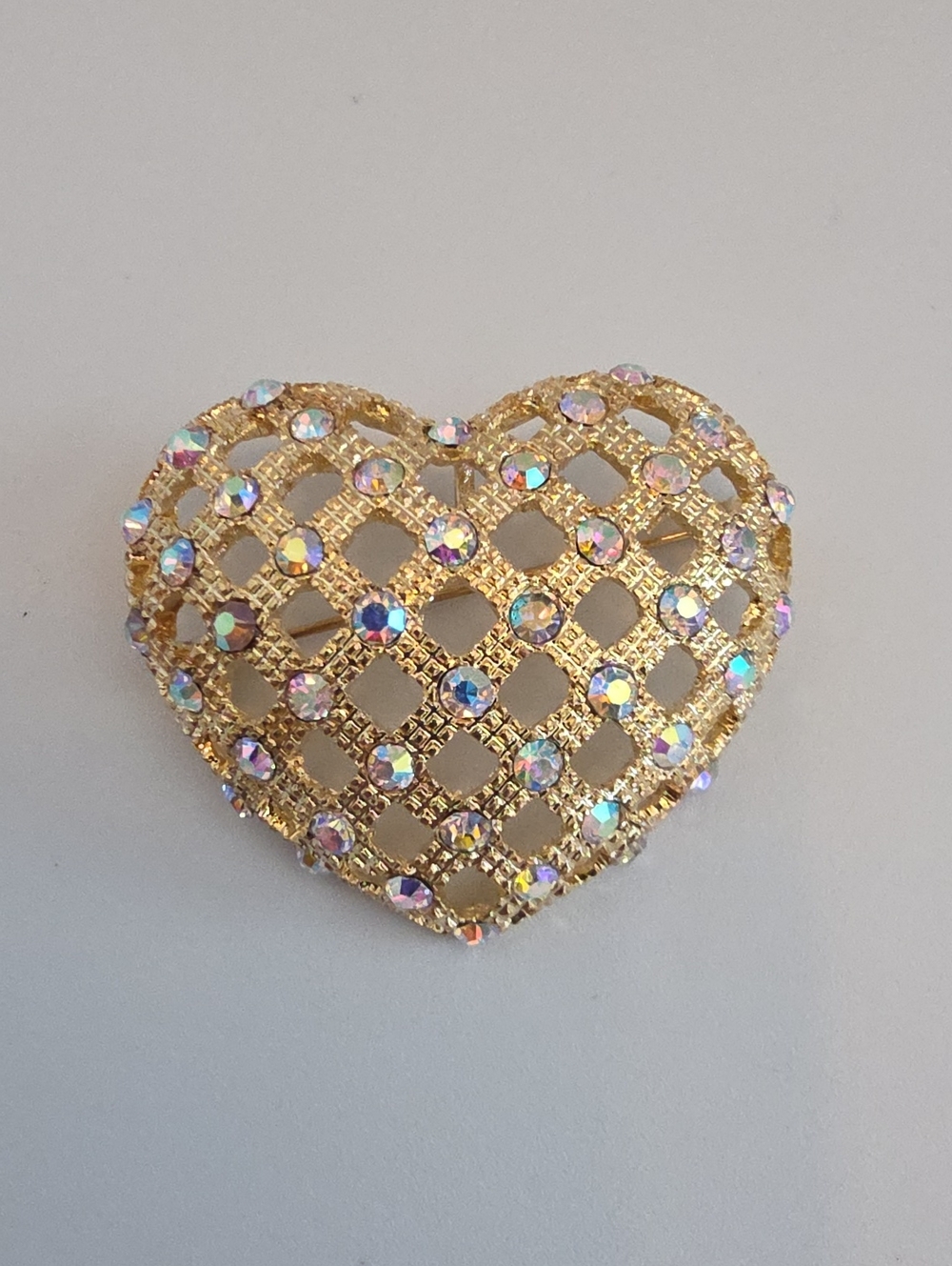 Signed EL 2013 Gold Tone Lattice Heart Pin Brooch Iridescent Rhinestones